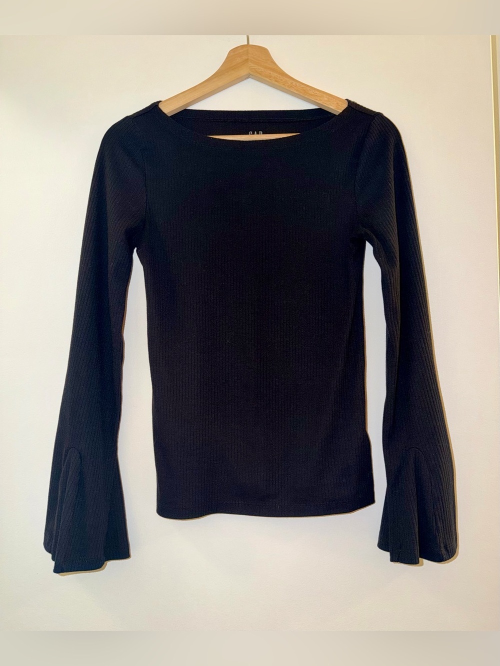 GAP Long-Sleeve Ribbed Top with 90s Inspired Bell Sleeves Size S - Black - Picture 2 of 4